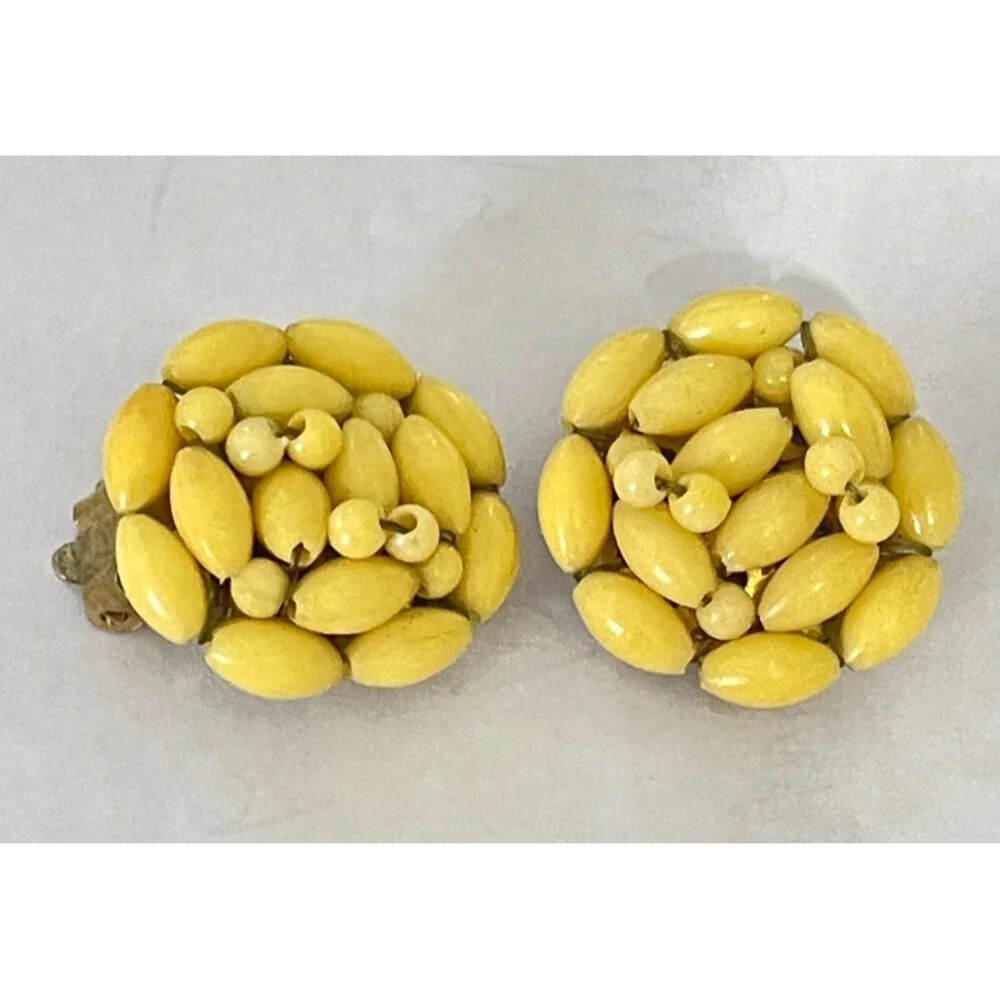 Vintage Hong Kong Yellow Bead Cluster Clip On Earrings Plastic Lucite 1